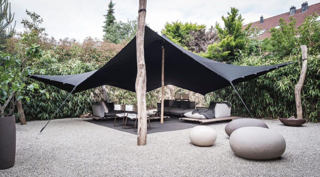 Stretchtent in de tuin