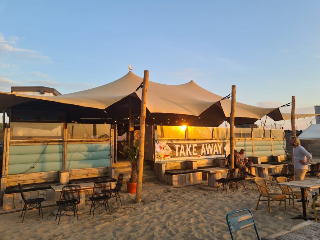 Stretchtent bij Beach Club Aloha