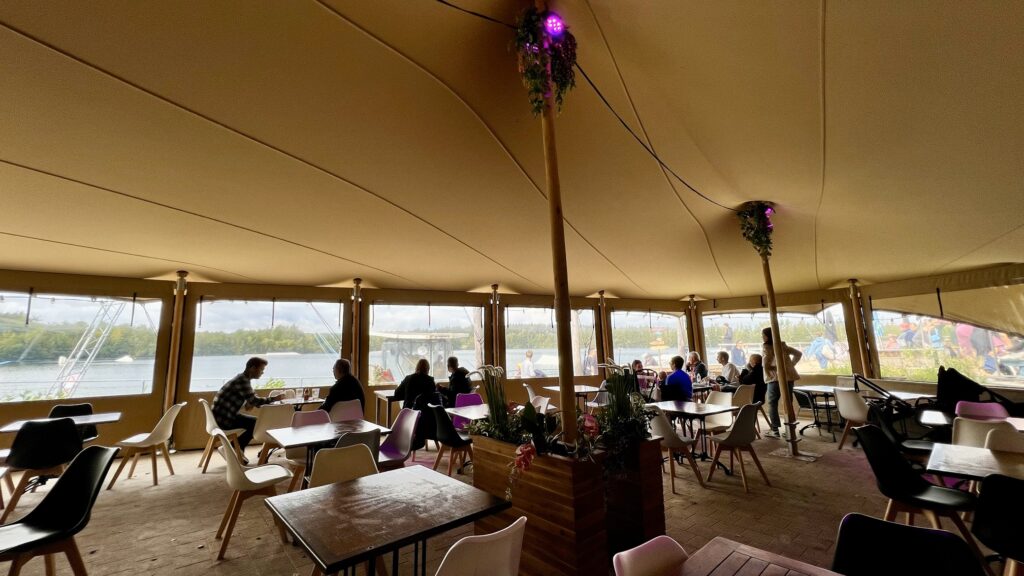 Stretchtent met zijwanden bij Ter Hills