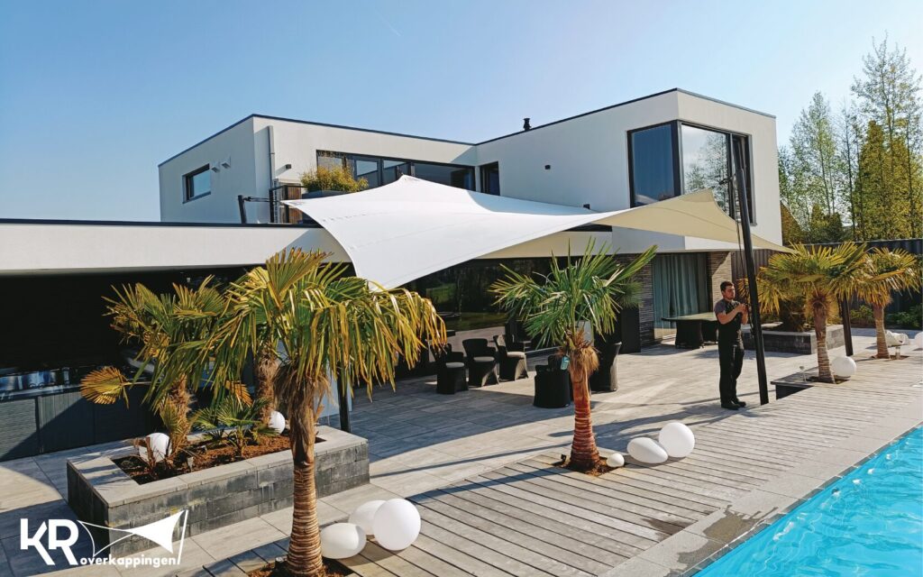 Stretchtent bij het zwembad