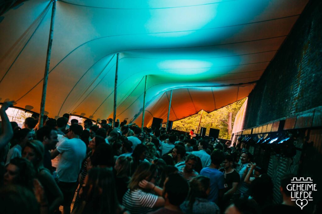 Stretchtent op een festival