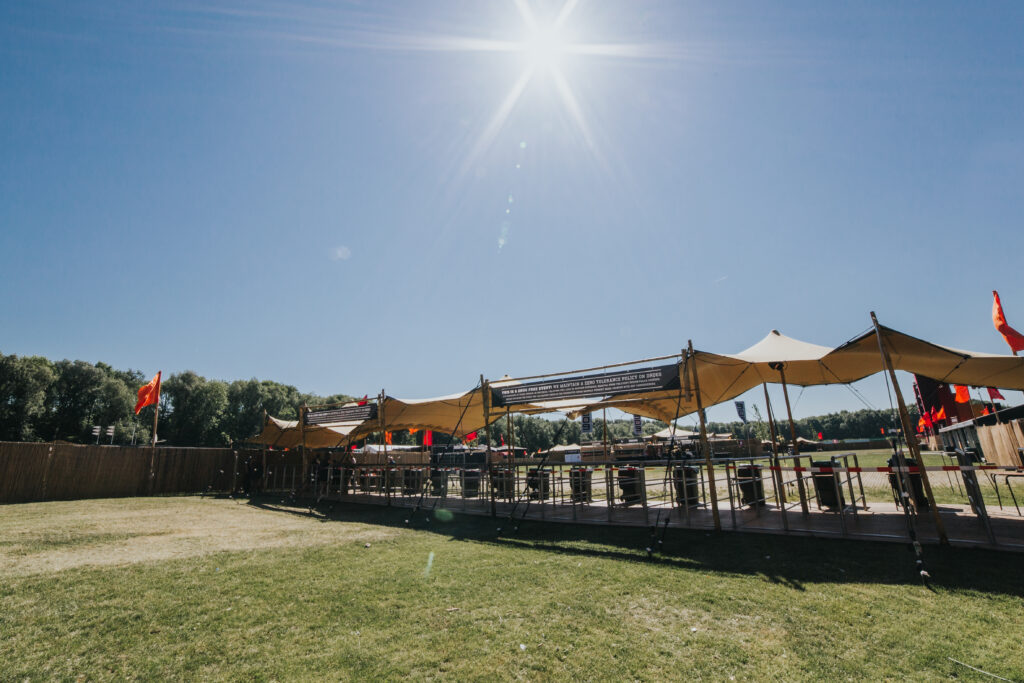 Stretchtent op een festival