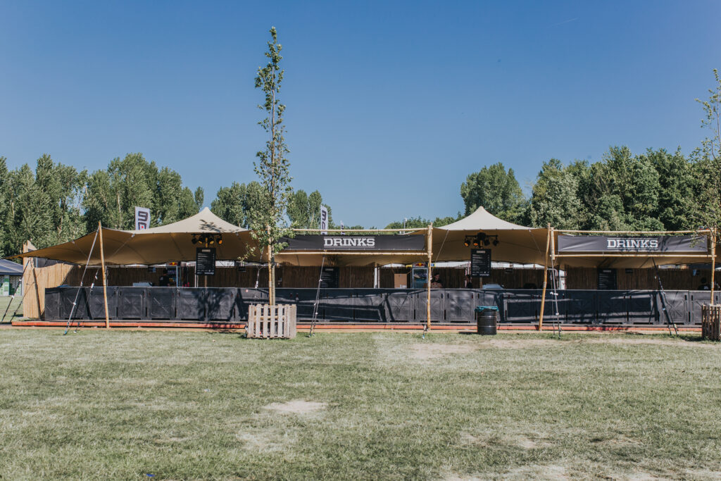 Stretchtent op een festival