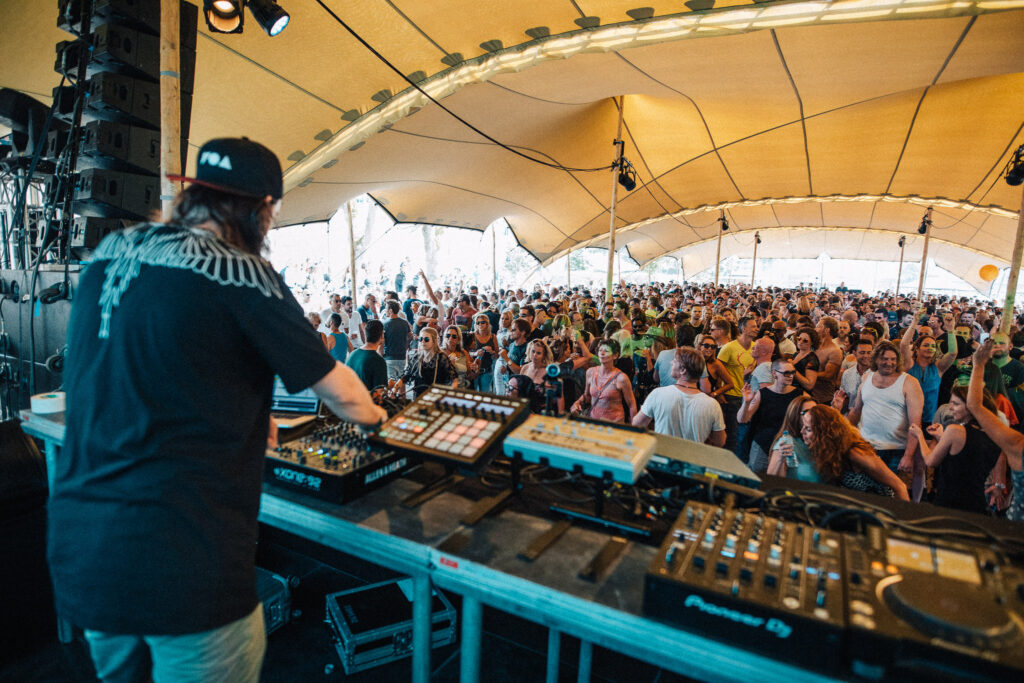 Stretchtent op een festival