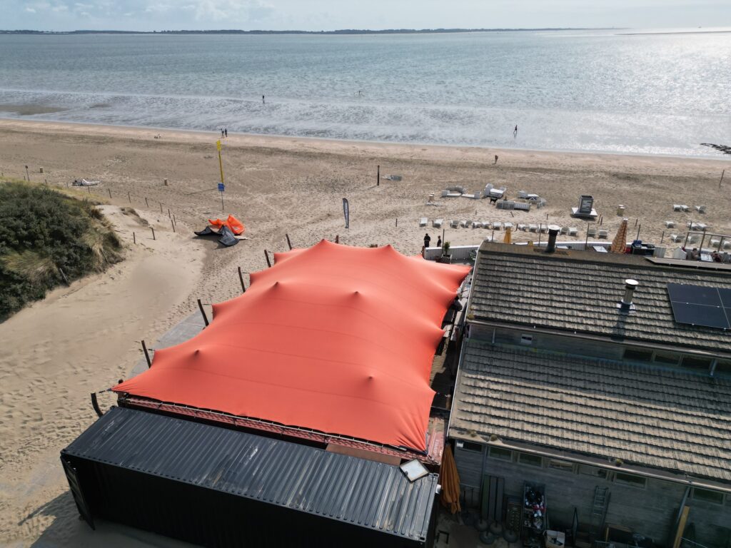 Stretchtent bij Strandpaviljoen Egbert aan Zee