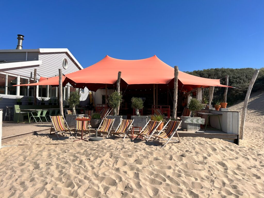 Stretchtent bij Strandpaviljoen Egbert aan Zee