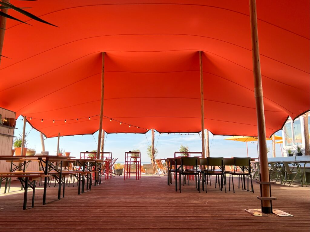 Stretchtent bij Strandpaviljoen Egbert aan Zee