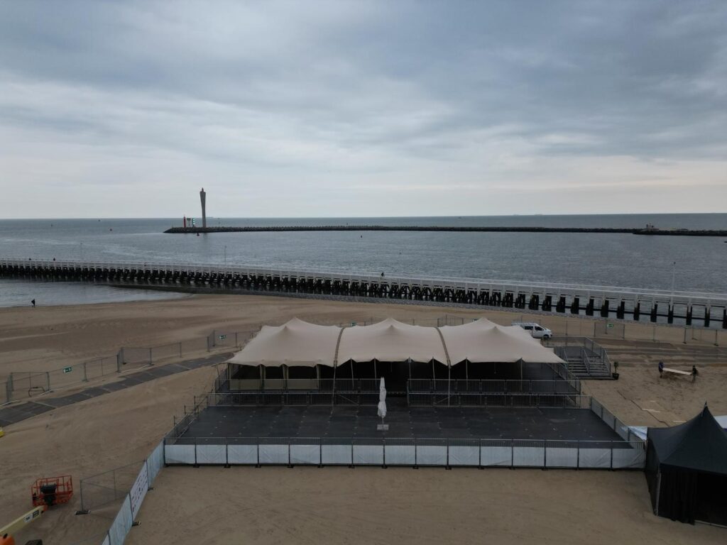 Stretchtent bij het strand van Oostende