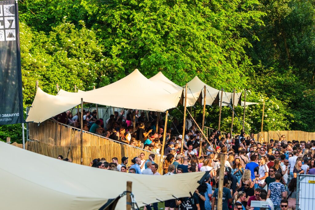 Stretchtent op een festival
